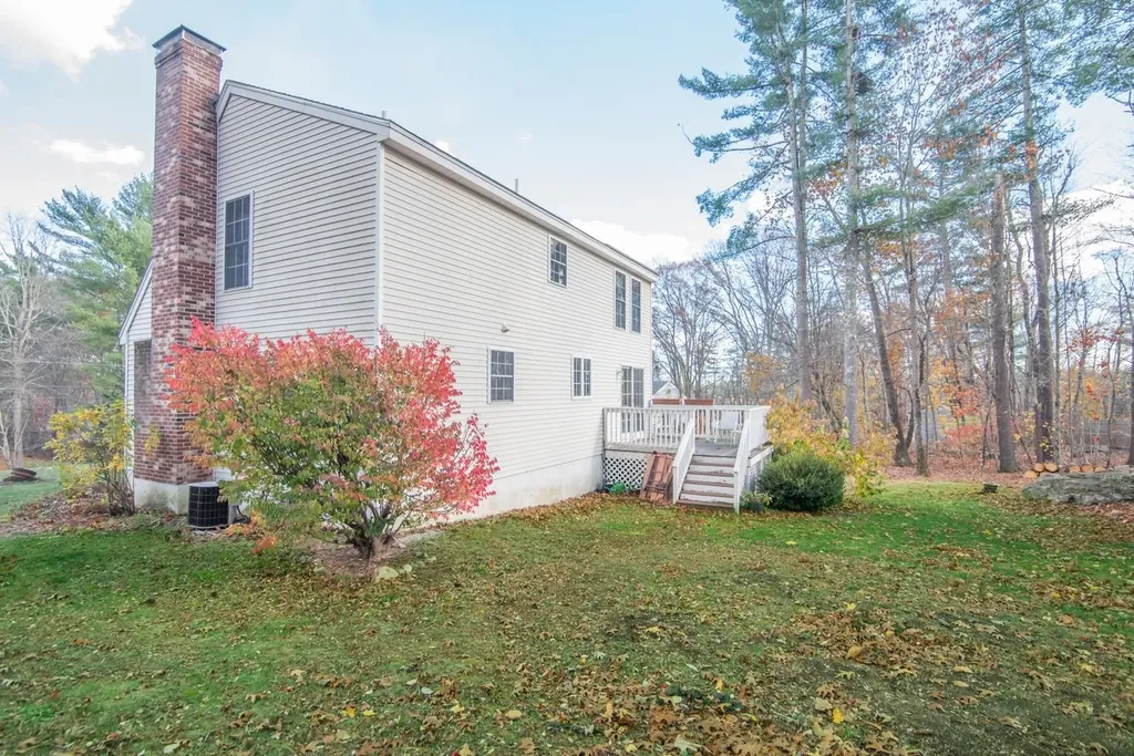 9 Abbey Road Raymond NH 03077