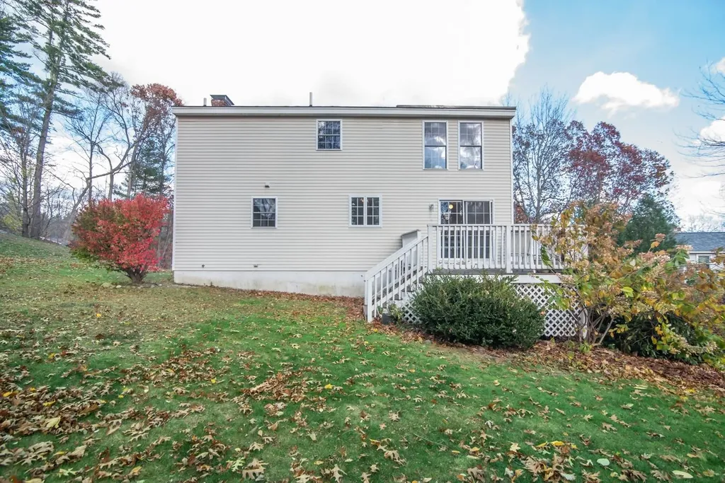 9 Abbey Road Raymond NH 03077