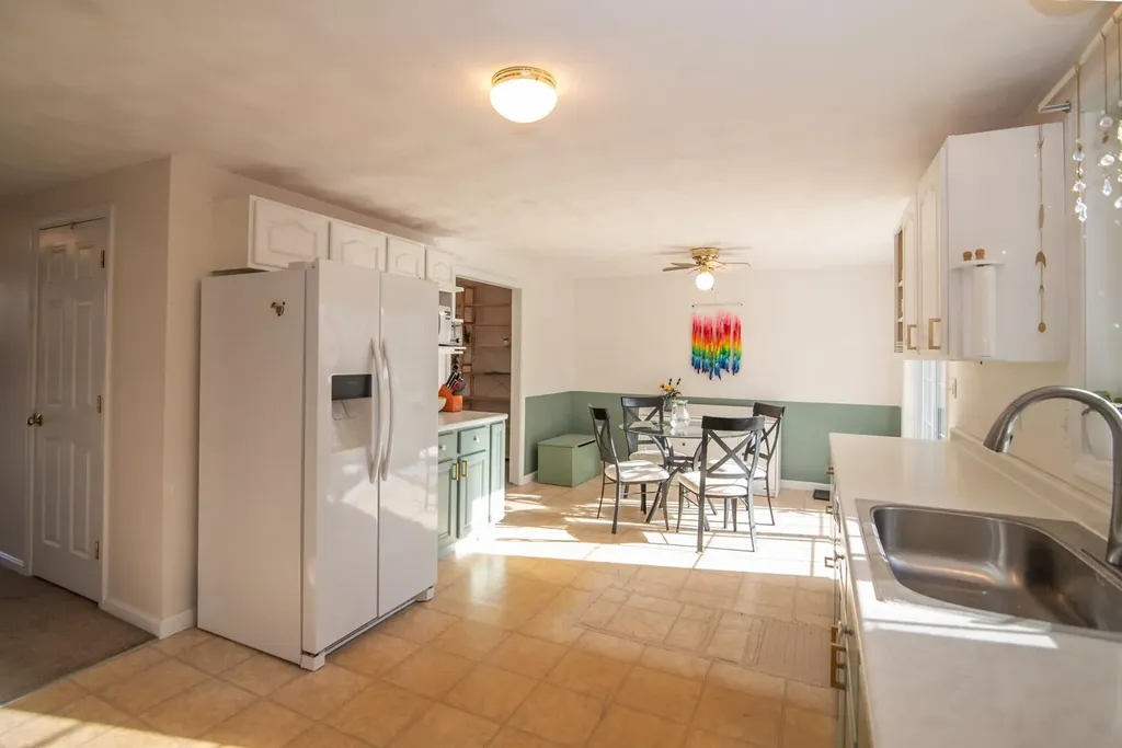 9 Abbey Road Raymond NH 03077