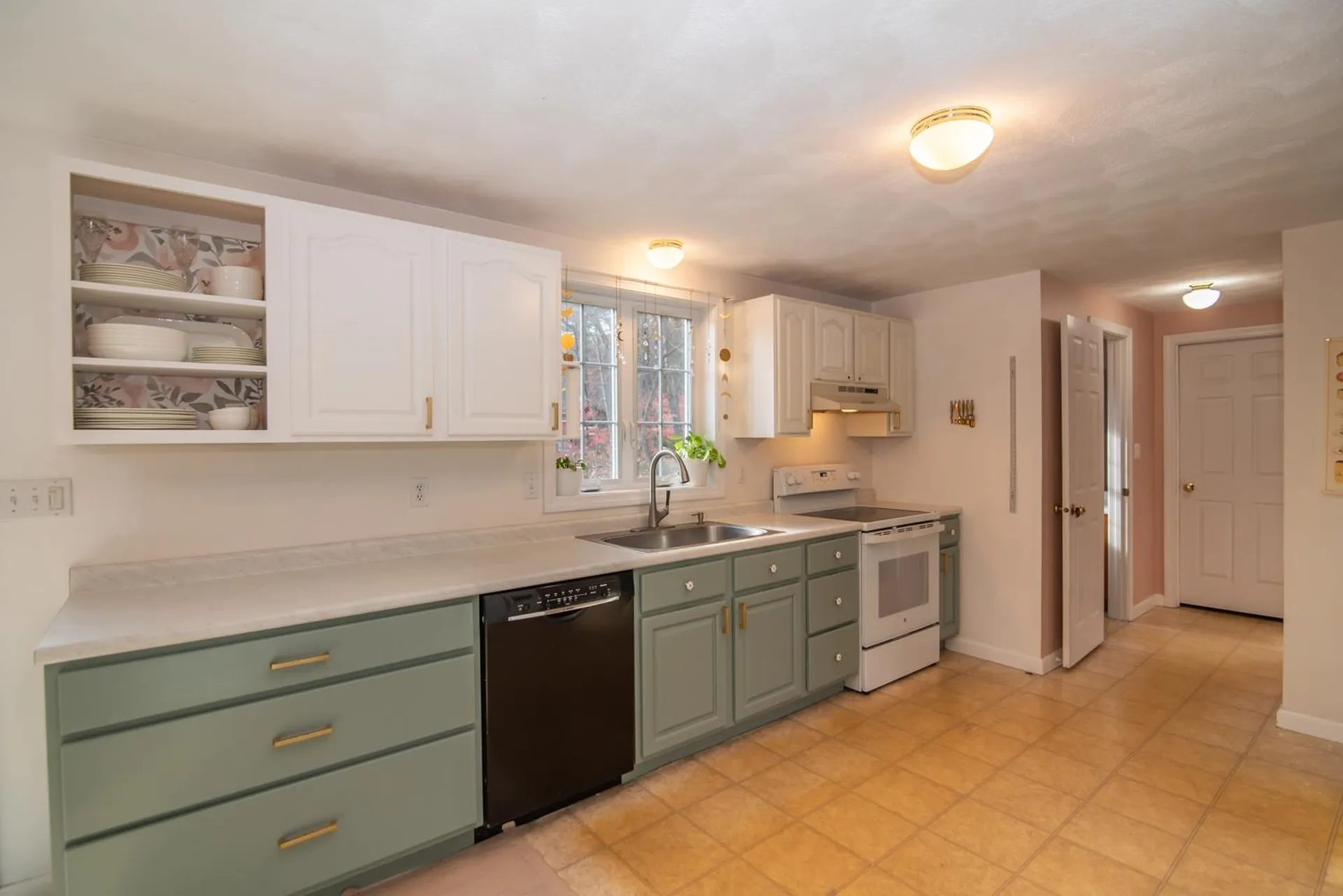 9 Abbey Road Raymond NH 03077