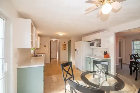 9 Abbey Road Raymond NH 03077