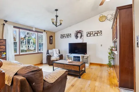 16 Cassandra Lane Nashua NH 03064