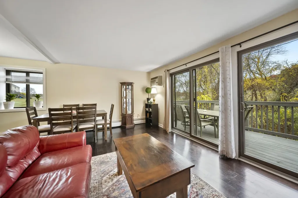 69 Bayberry Lane Londonderry NH 03053-3442