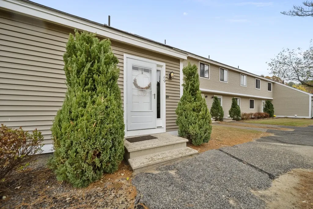 69 Bayberry Lane Londonderry NH 03053-3442