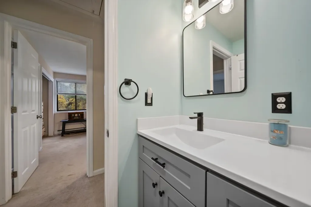 69 Bayberry Lane Londonderry NH 03053-3442