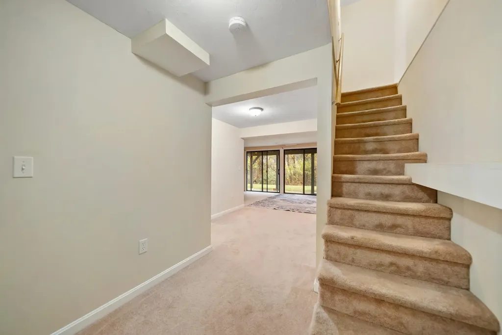 69 Bayberry Lane Londonderry NH 03053-3442