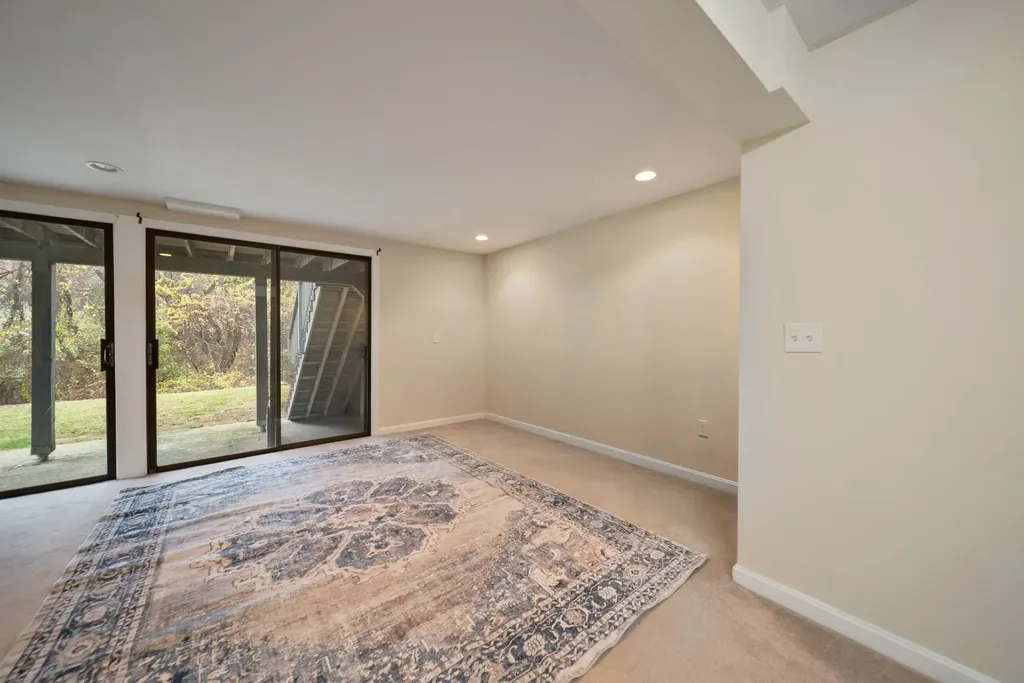 69 Bayberry Lane Londonderry NH 03053-3442