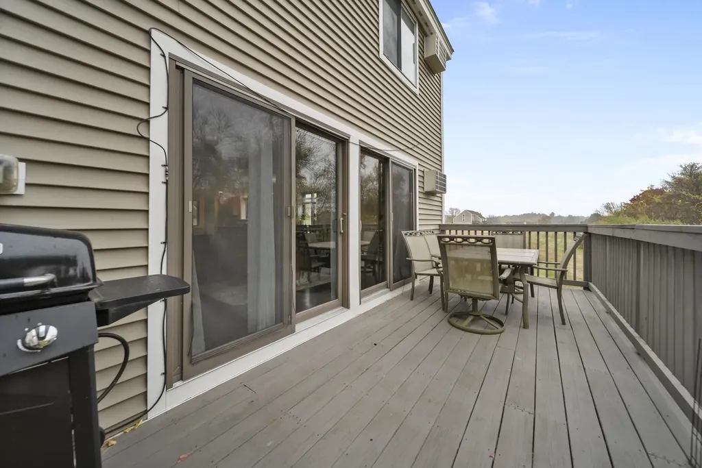 69 Bayberry Lane Londonderry NH 03053-3442