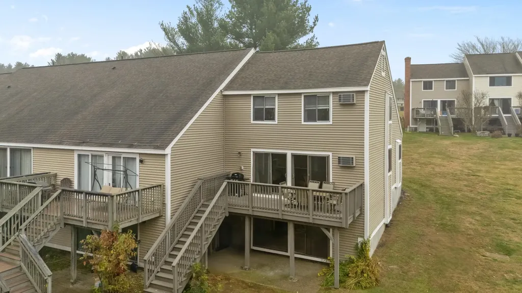 69 Bayberry Lane Londonderry NH 03053-3442