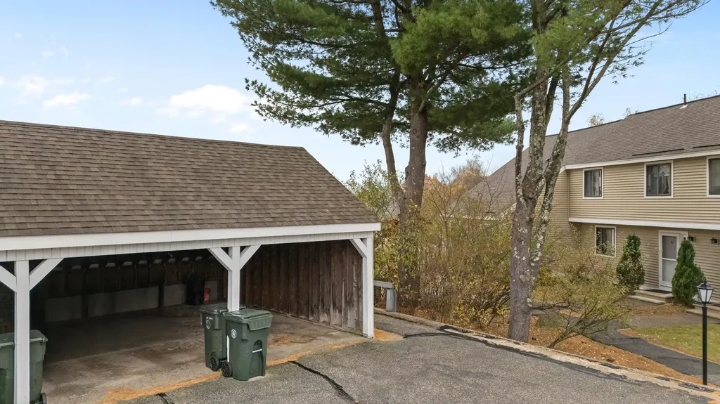 69 Bayberry Lane Londonderry NH 03053-3442