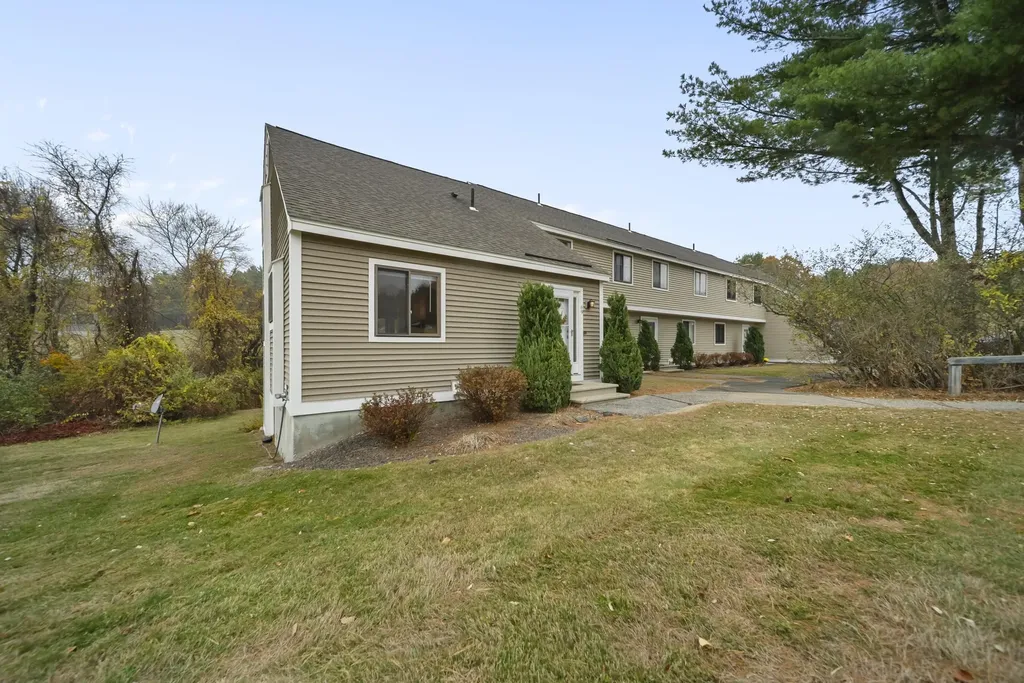 69 Bayberry Lane Londonderry NH 03053-3442