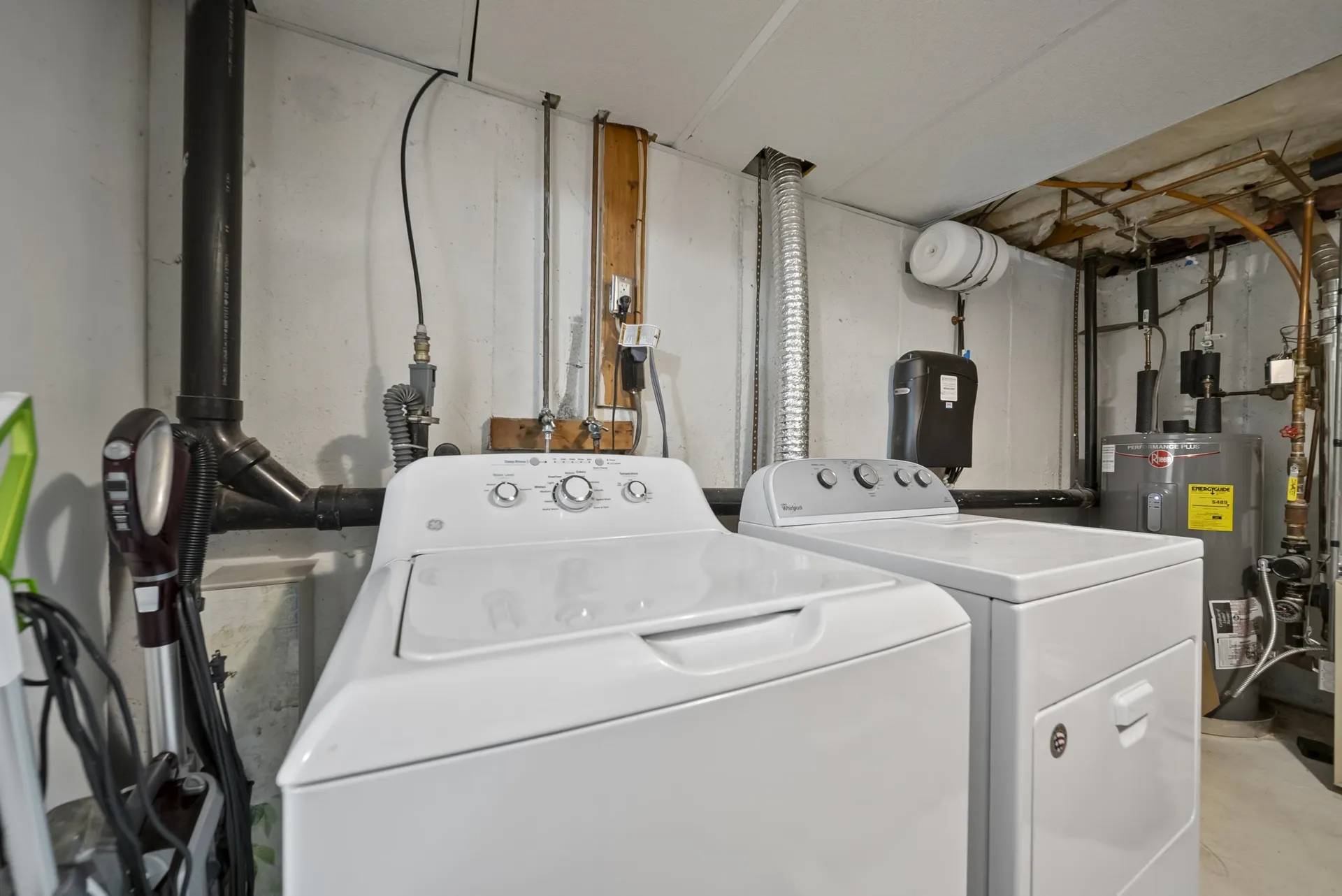 69 Bayberry Lane Londonderry NH 03053-3442