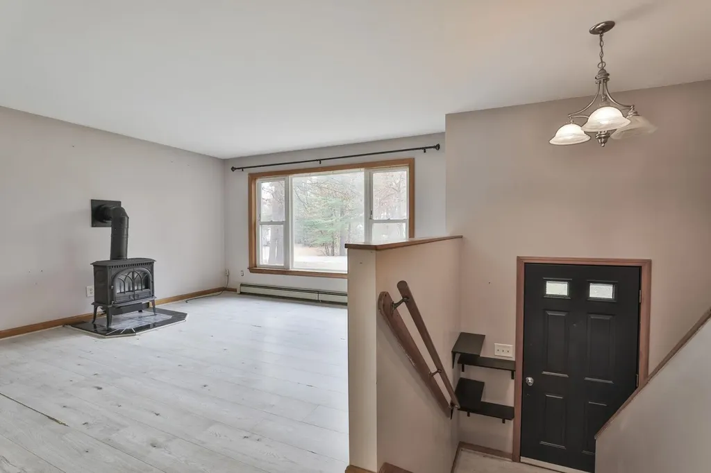 16 Evergreen Drive Hudson NH 03051