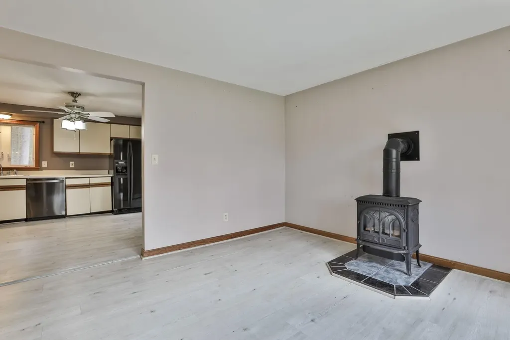 16 Evergreen Drive Hudson NH 03051