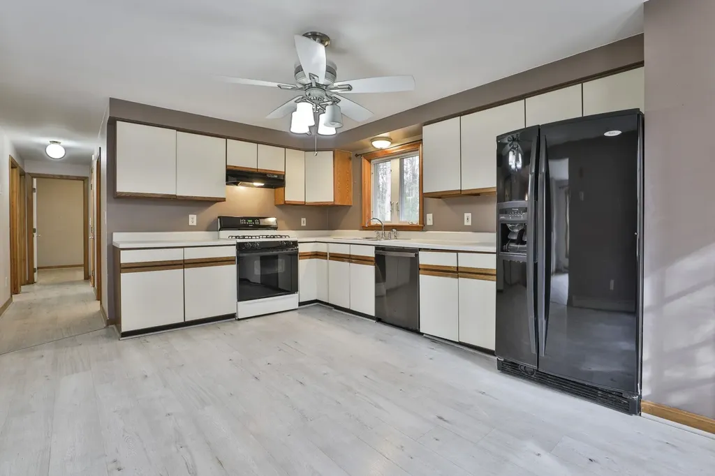 16 Evergreen Drive Hudson NH 03051