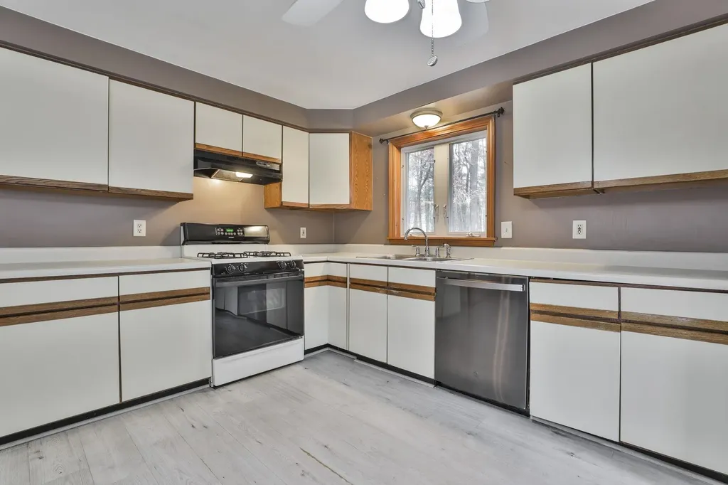 16 Evergreen Drive Hudson NH 03051