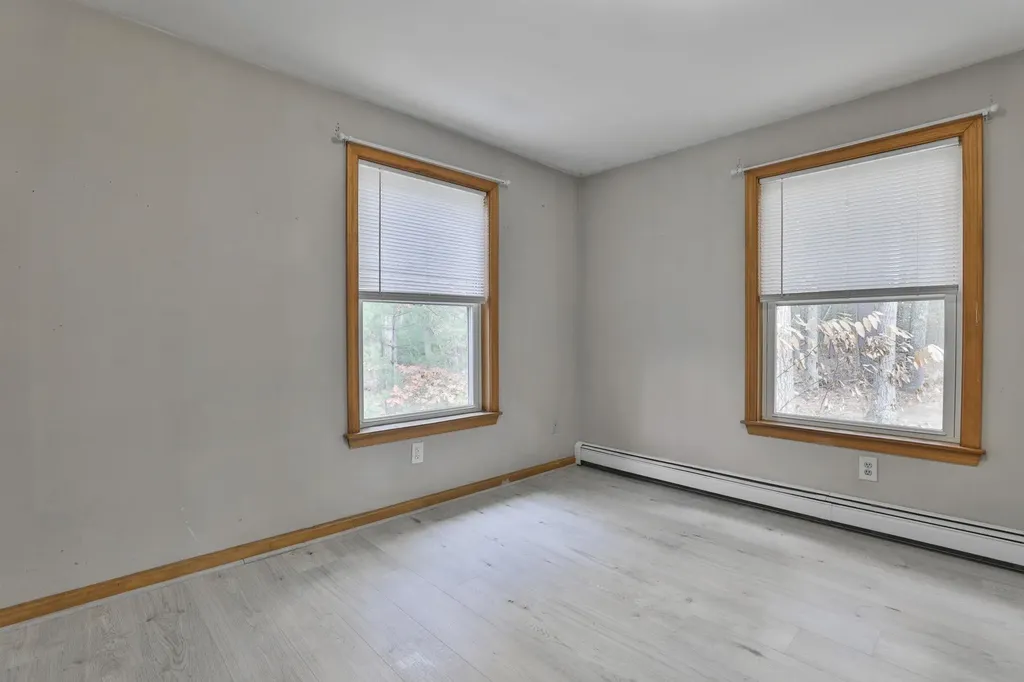 16 Evergreen Drive Hudson NH 03051