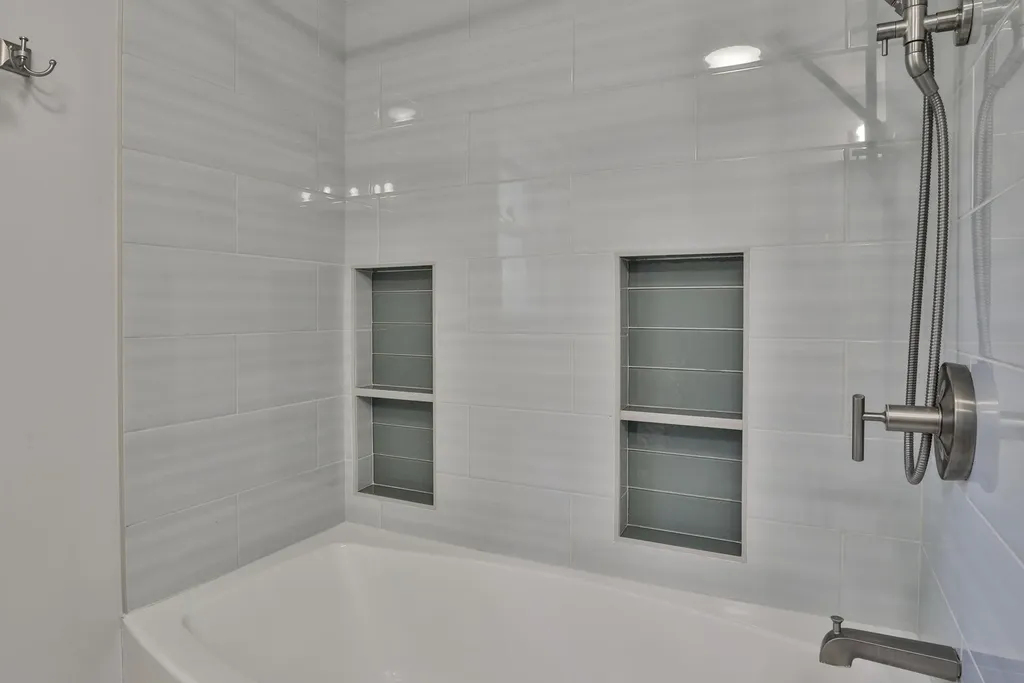 16 Evergreen Drive Hudson NH 03051