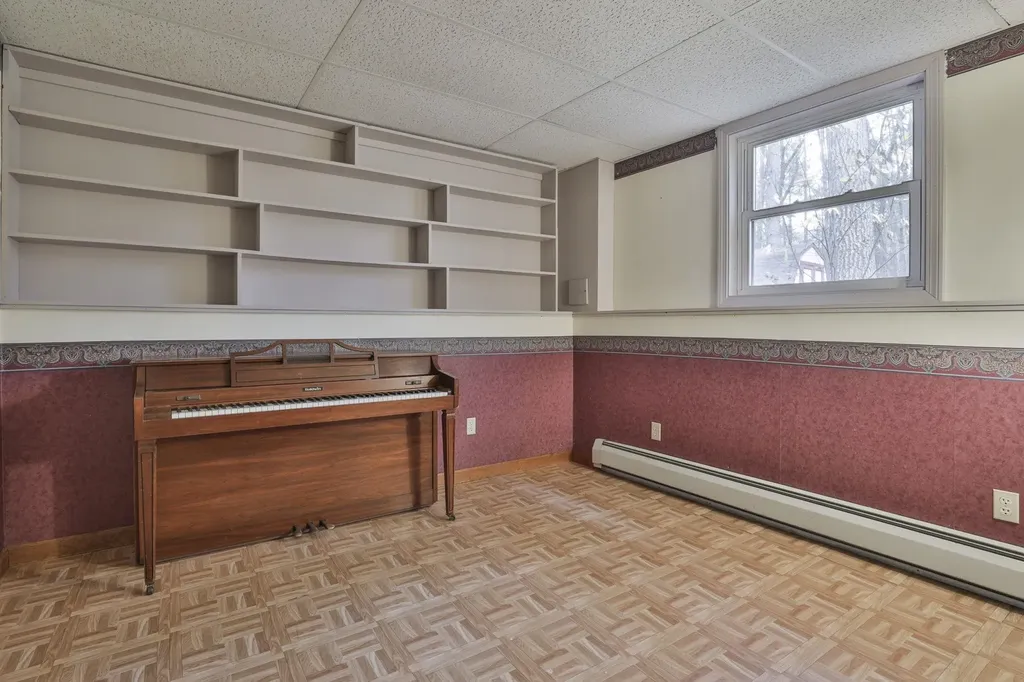 16 Evergreen Drive Hudson NH 03051