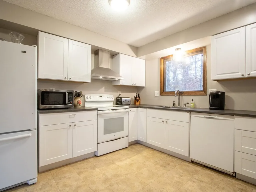 24 Logwood Circle Essex VT 05452