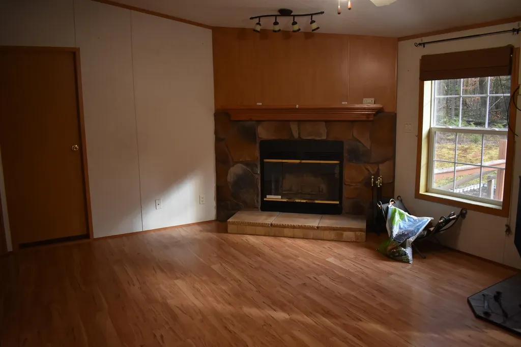 62 Palmer Road Enfield NH 03748