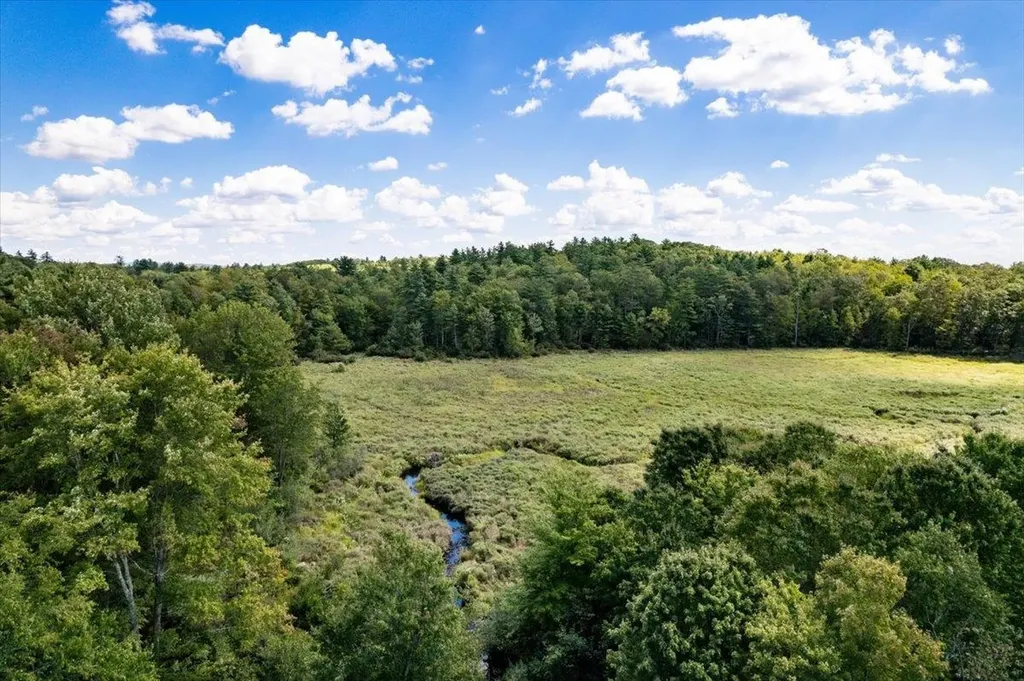 22 Abberton Road Canterbury NH 03224