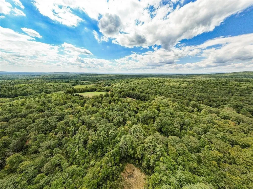 22 Abberton Road Canterbury NH 03224