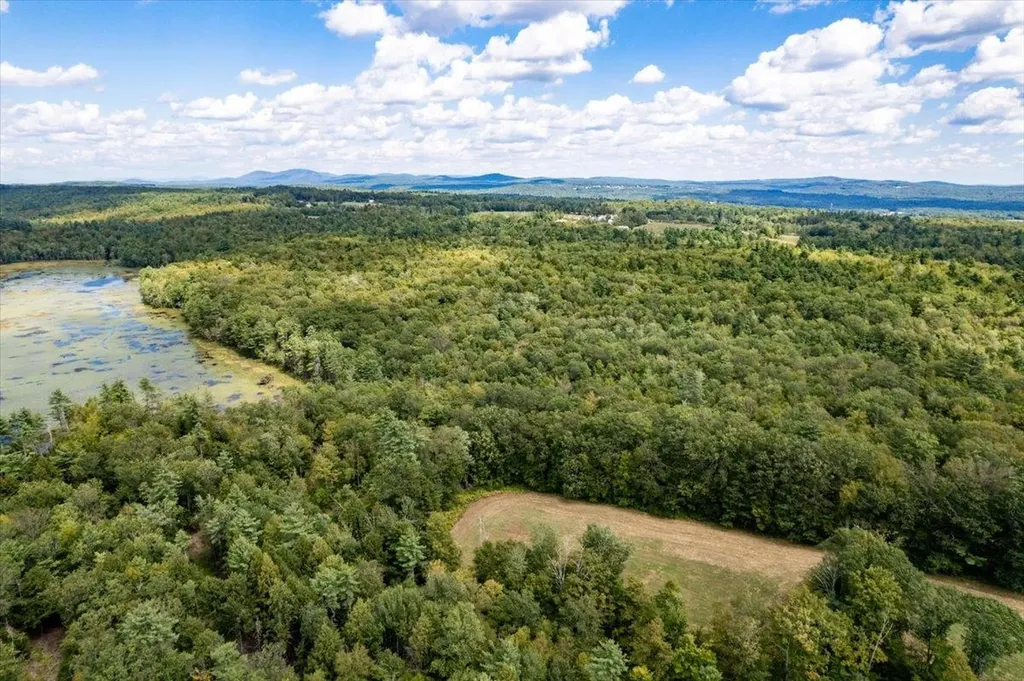 22 Abberton Road Canterbury NH 03224