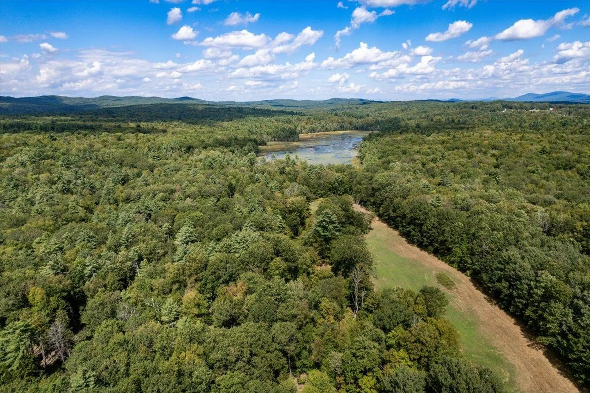 22 Abberton Road Canterbury NH 03224