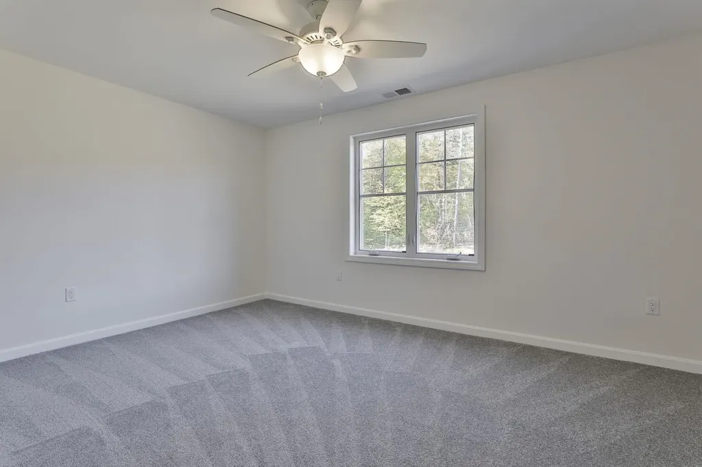 17 Autumn Lane Raymond NH 03077