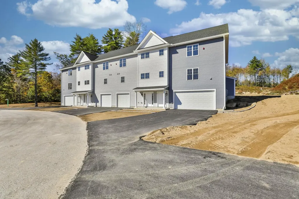 17 Autumn Lane Raymond NH 03077