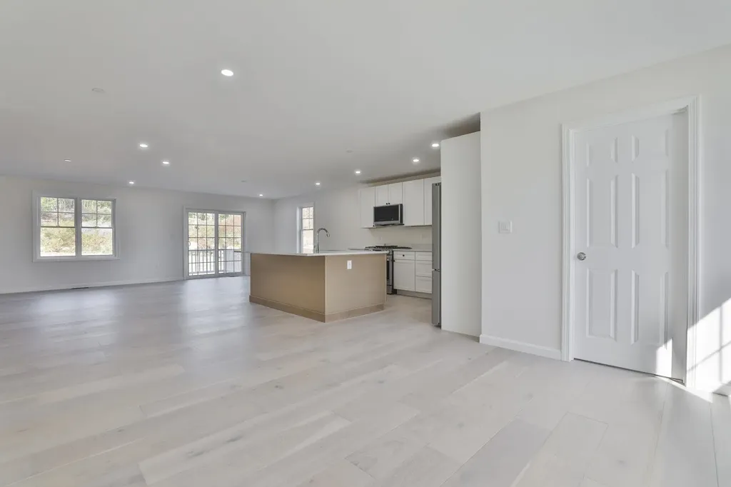 17 Autumn Lane Raymond NH 03077