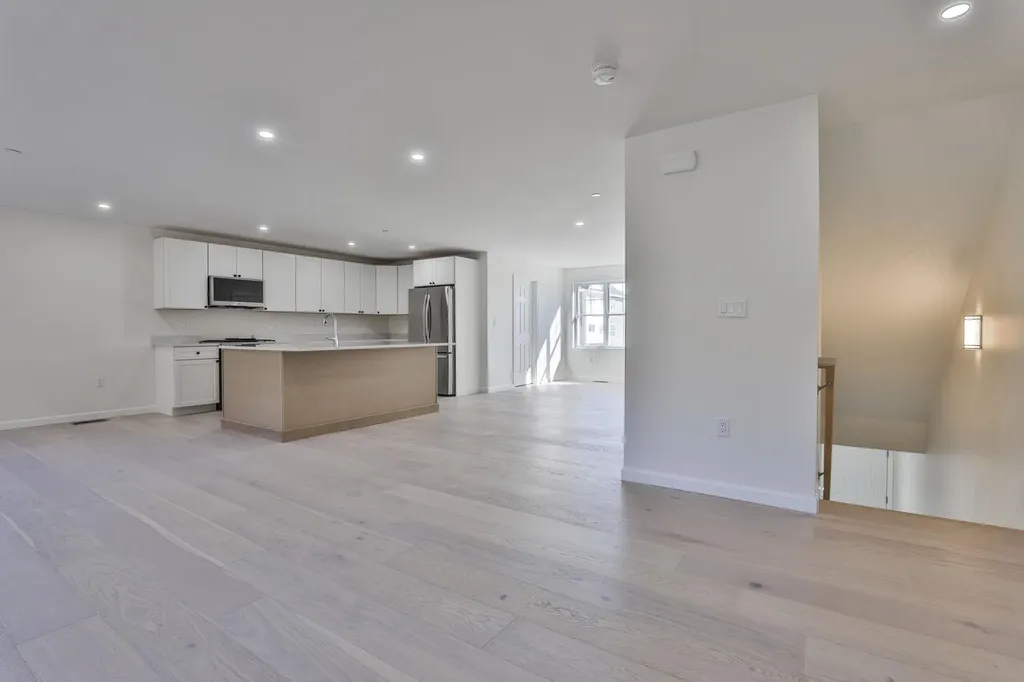 17 Autumn Lane Raymond NH 03077