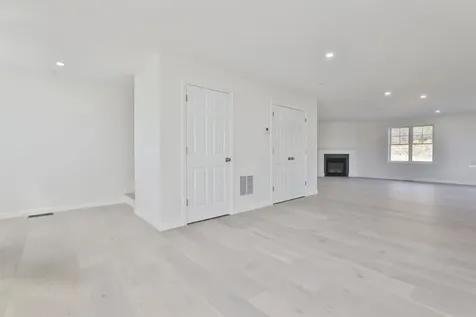 17 Autumn Lane Raymond NH 03077