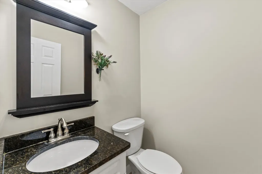 37 Dugout Road Hudson NH 03051