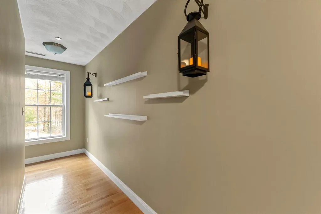 37 Dugout Road Hudson NH 03051