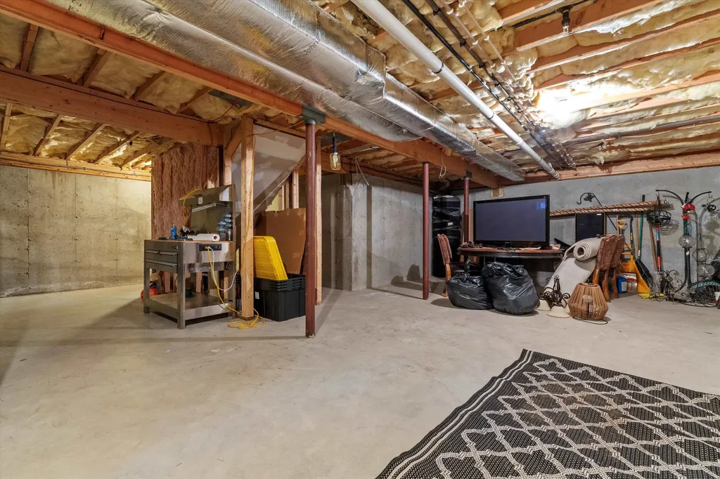 37 Dugout Road Hudson NH 03051