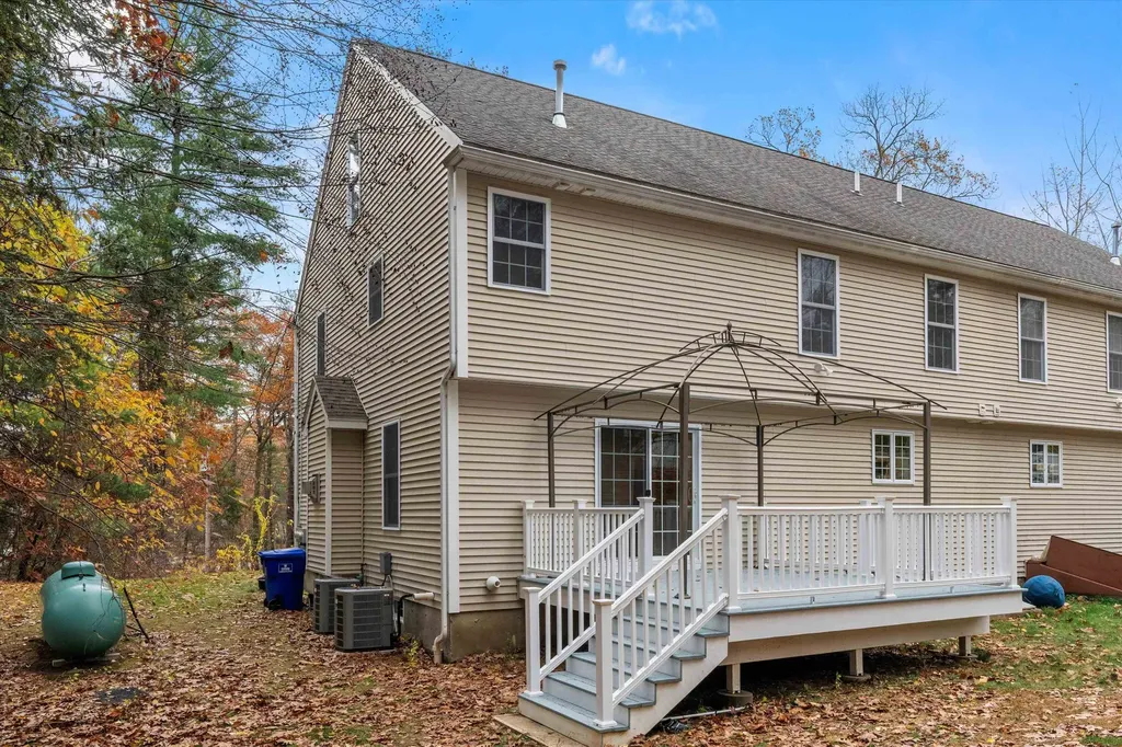 37 Dugout Road Hudson NH 03051