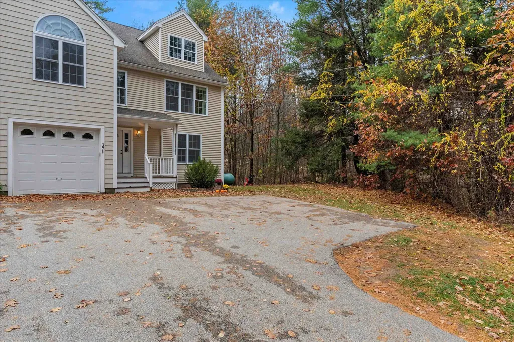 37 Dugout Road Hudson NH 03051