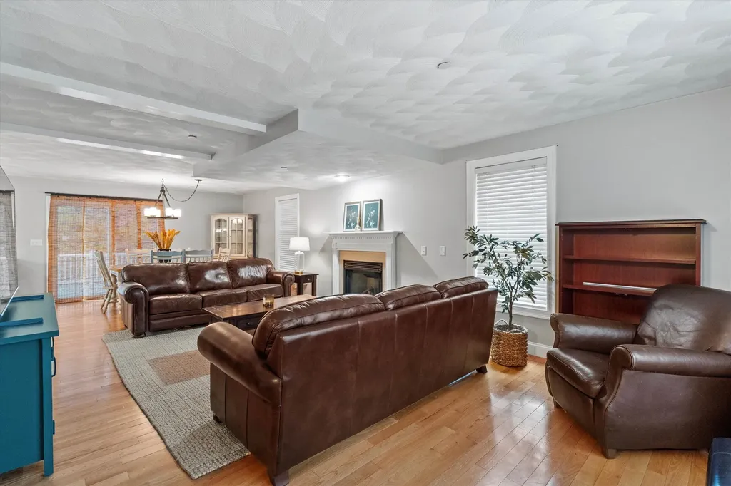 37 Dugout Road Hudson NH 03051