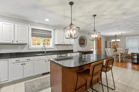 37 Dugout Road Hudson NH 03051