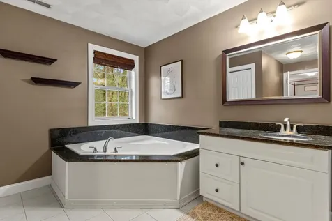 37 Dugout Road Hudson NH 03051