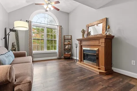 37 Dugout Road Hudson NH 03051