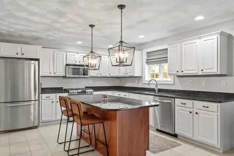 37 Dugout Road Hudson NH 03051