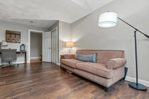 37 Dugout Road Hudson NH 03051