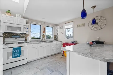 73 Church Street Hampton NH 03842