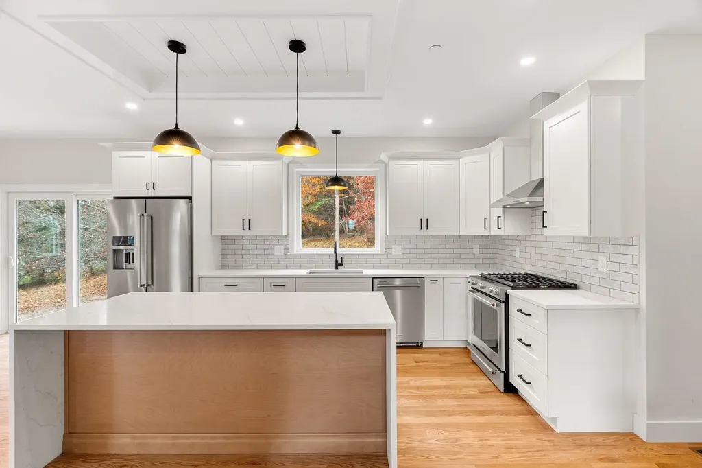 80.5 English Range Road Derry NH 03038