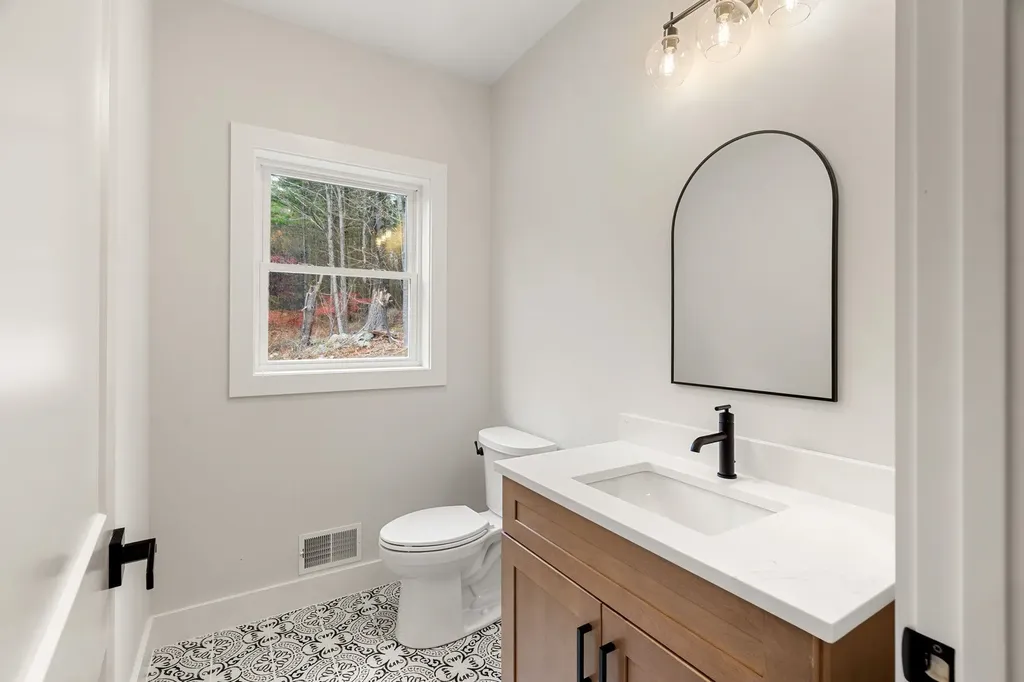 80.5 English Range Road Derry NH 03038