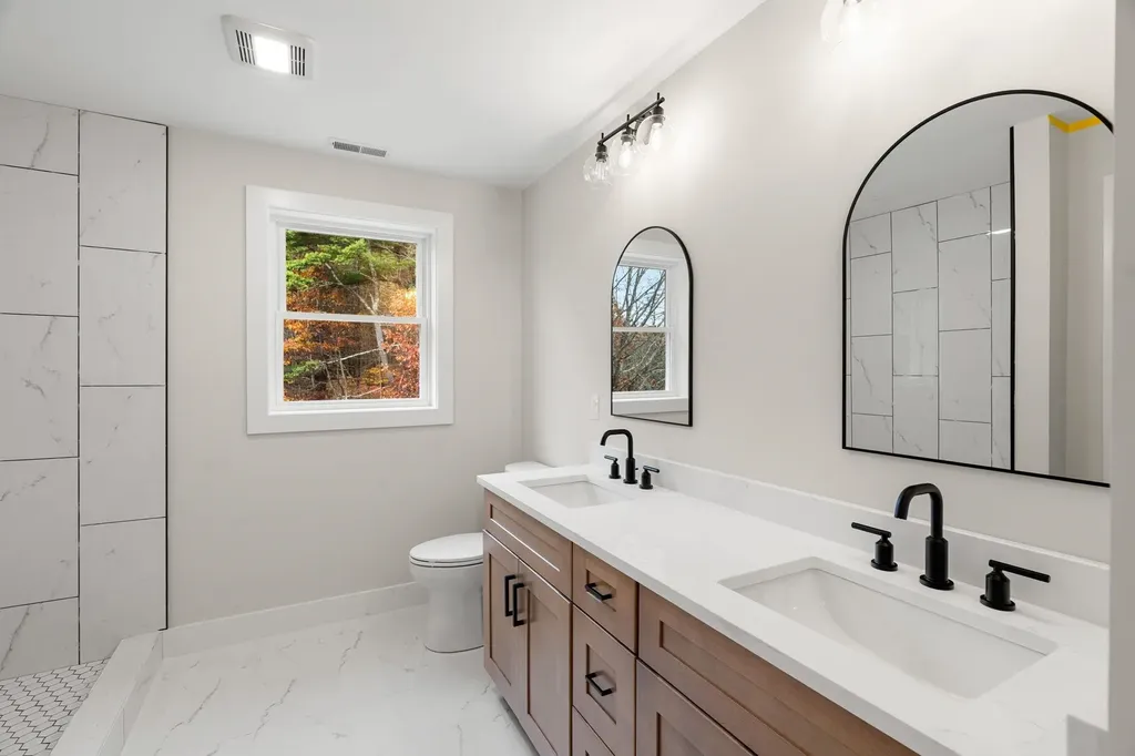 80.5 English Range Road Derry NH 03038