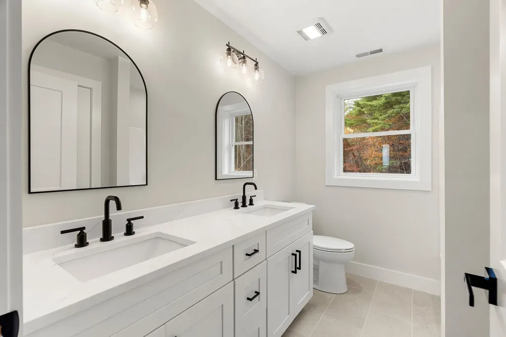 80.5 English Range Road Derry NH 03038